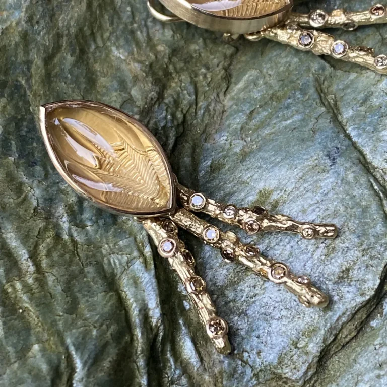 Ohrstecker Oktopus Ohrstecker in Form eines Oktopus aus Gold und braunen Brillanten